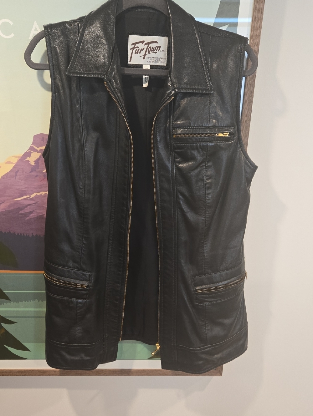 Vintage mint condition leather vest p2p 18